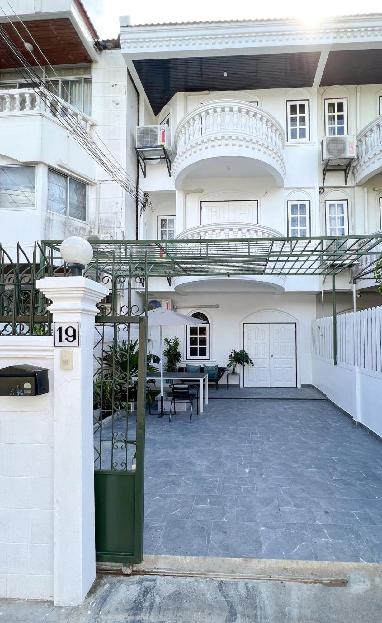 Neveu Premier Residence : Ratchada Bangkok Kültér fotó